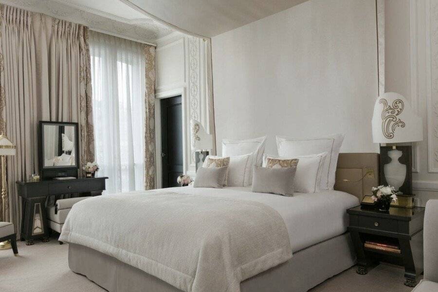 Hôtel Barrière Fouquet's hotel bedroom