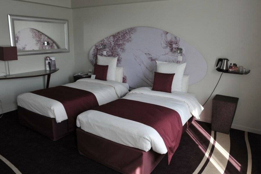 Mercure Paris Bastille Marais hotel bedroom