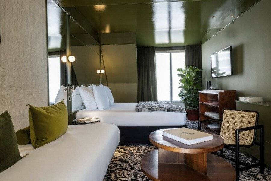 Hôtel La Conversation hotel bedroom