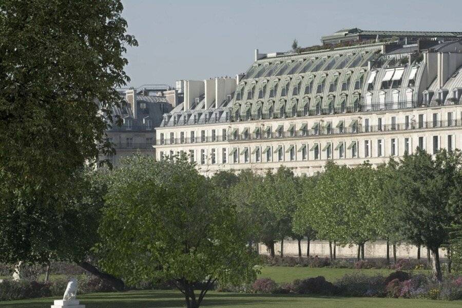 Le Meurice – Dorchester Collection facade,garden