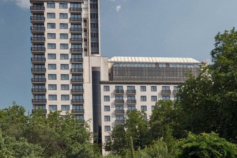 Jumeirah Carlton Tower facade,garden