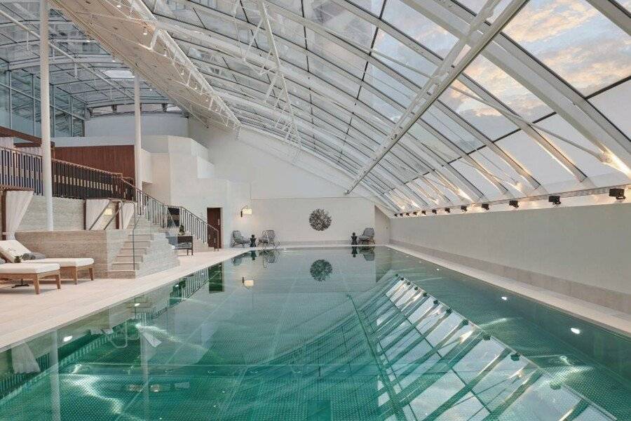 Jumeirah Carlton Tower indoor pool,spa