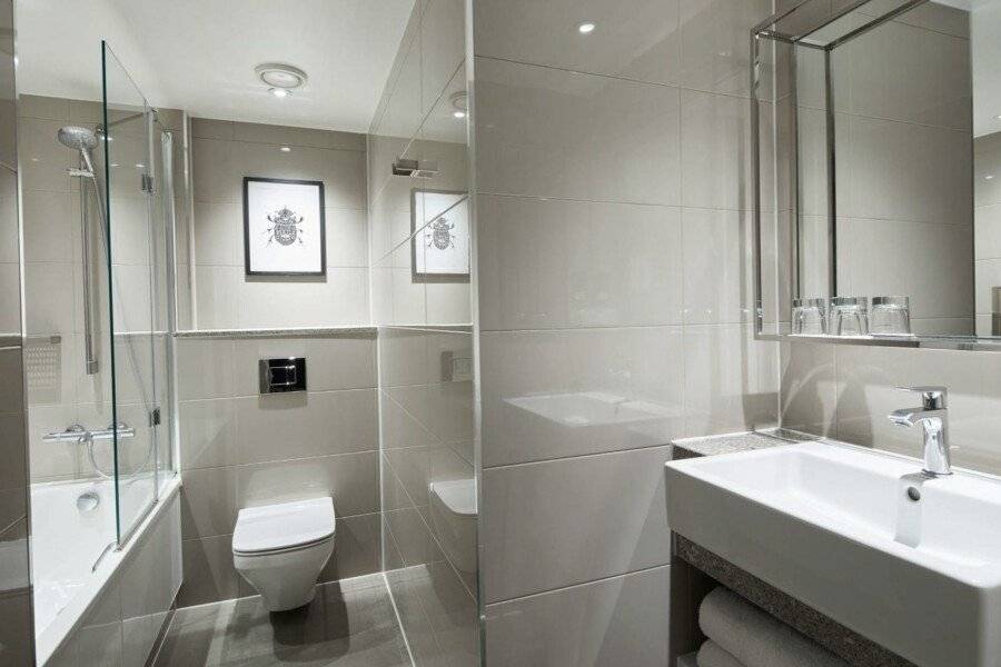 London Marriott Maida Vale bathtub