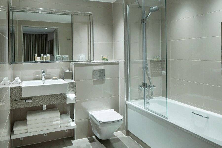 London Marriott Maida Vale bathtub