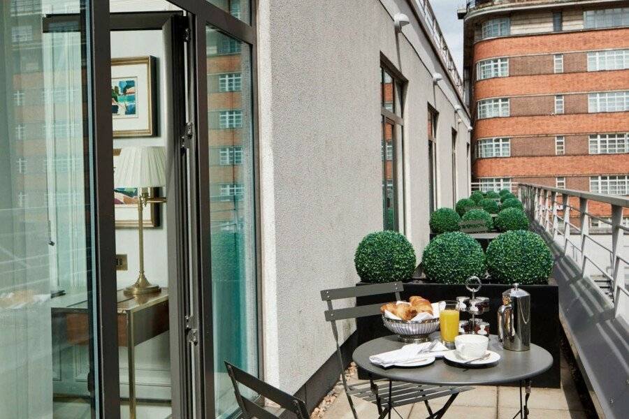 London Marriott Hotel Park Lane balcony