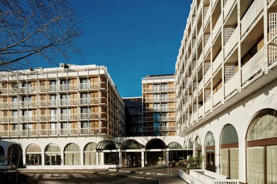 London Marriott Hotel Regents Park facade