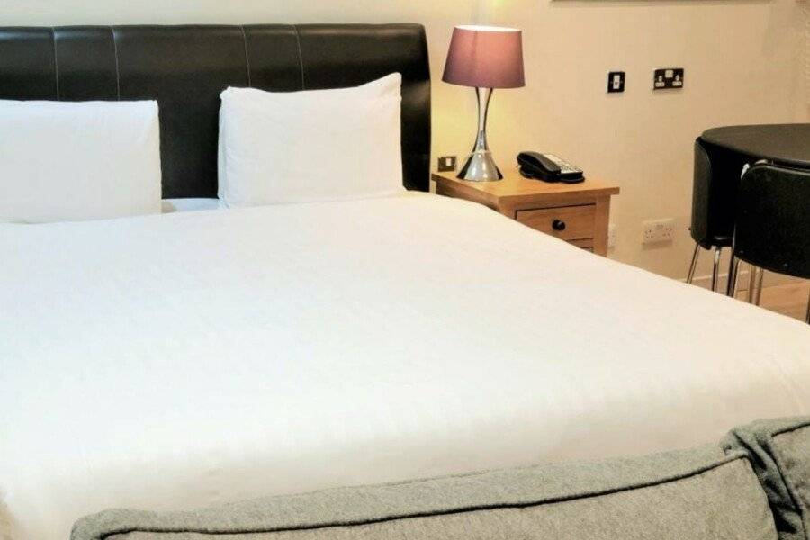 Grand Plaza Serviced Apartments hotel bedroom