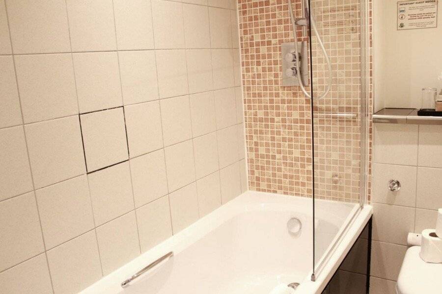 Grand Plaza Serviced Apartments bathtub