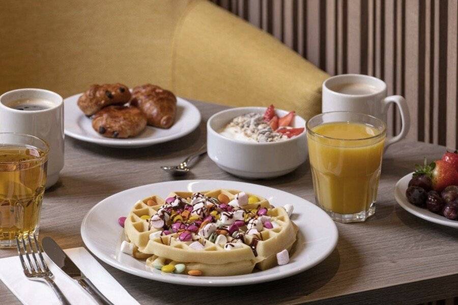 Hampton By Hilton City breakfast