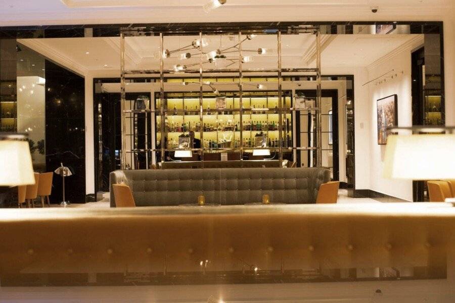 Blakemore Hyde Park lobby,bar,