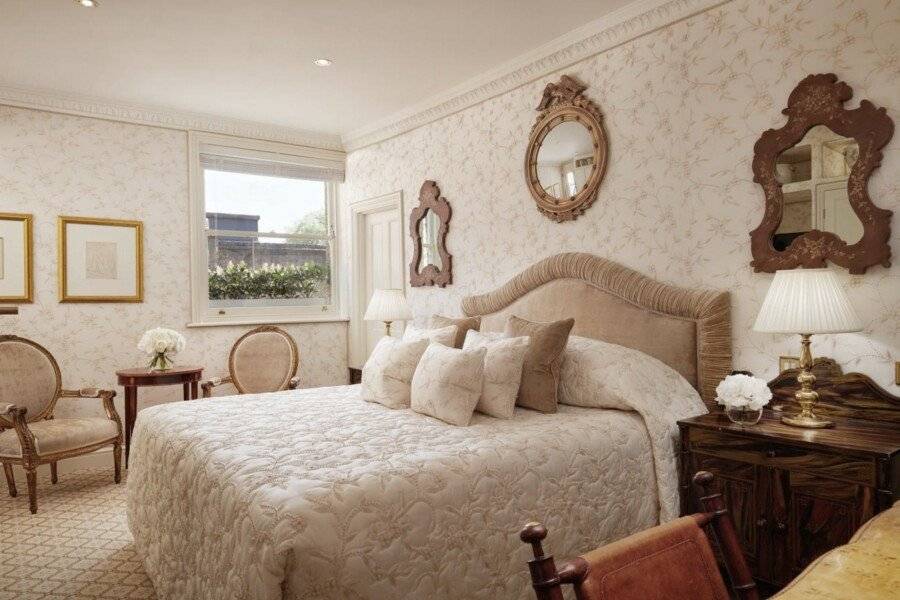 Egerton House hotel bedroom