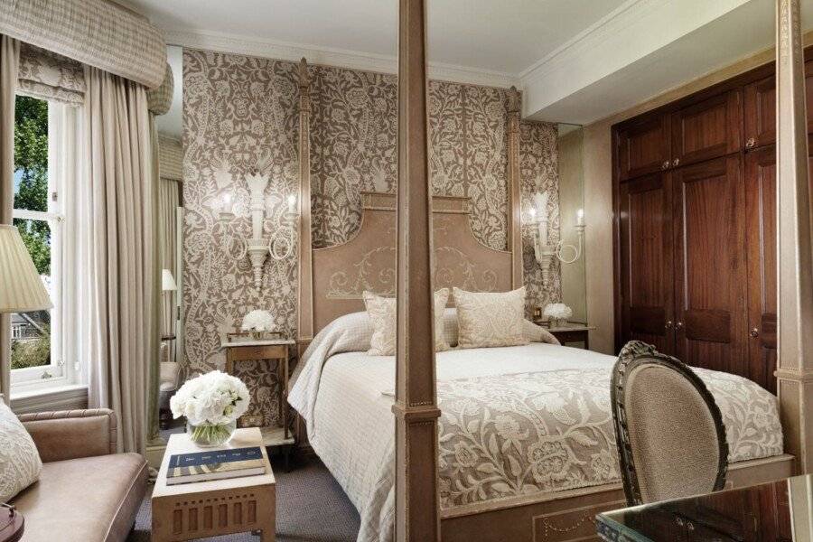 Egerton House hotel bedroom