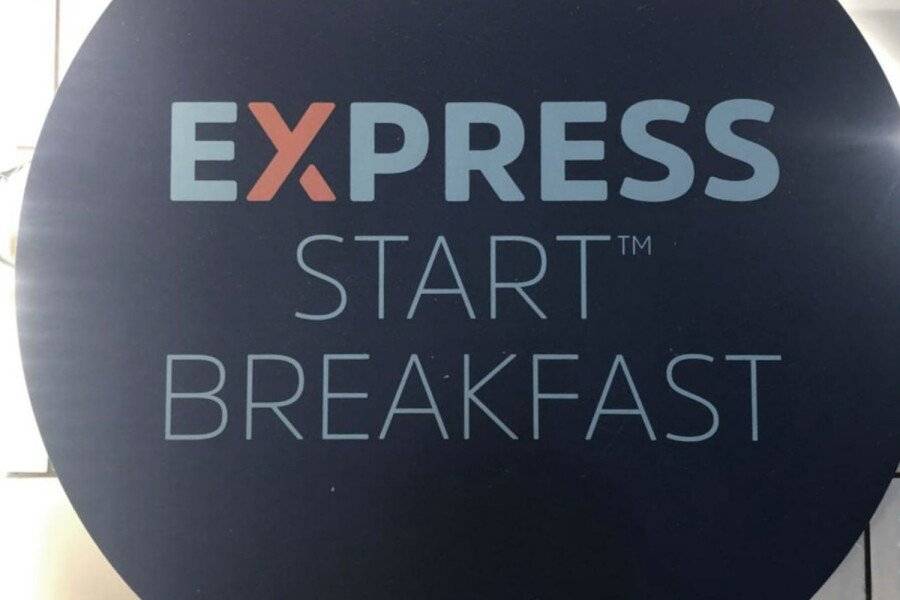 Holiday Inn Express London Victoria, an IHG Hotel breakfast