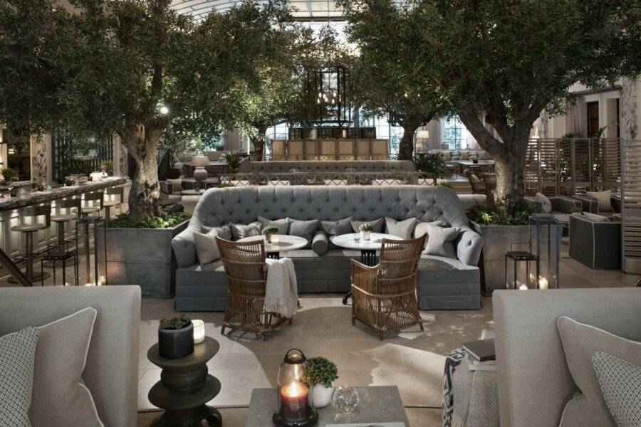 Kimpton - Fitzroy, an IHG Hotel lobby