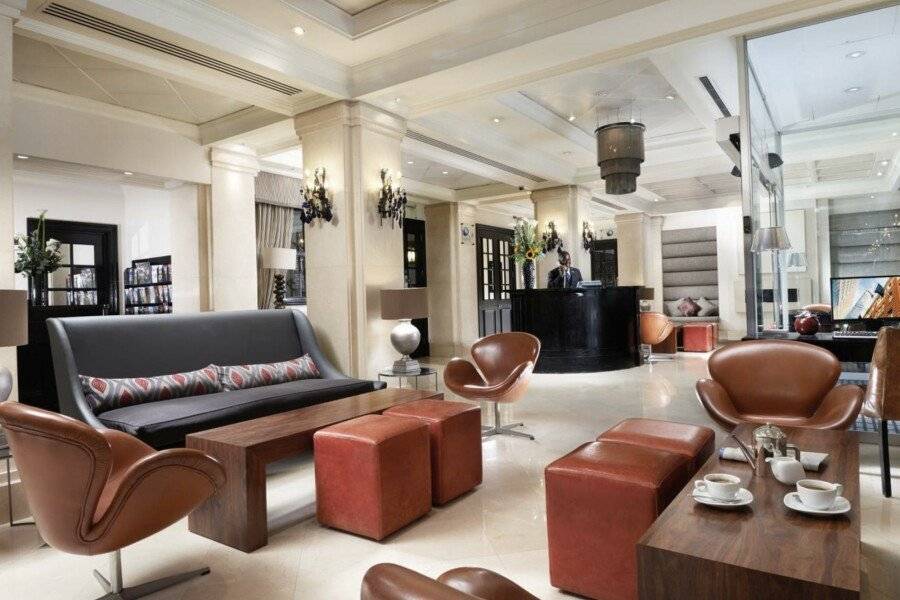 London Bridge Hotel lobby, front desk