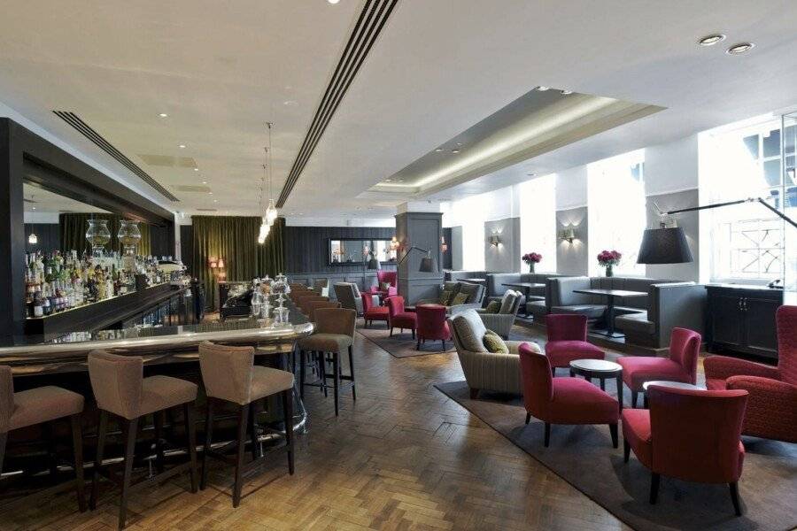 London Bridge Hotel bar,lobby