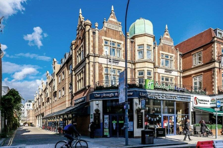 Holiday Inn Express-Hammersmith, an IHG Hotel facade