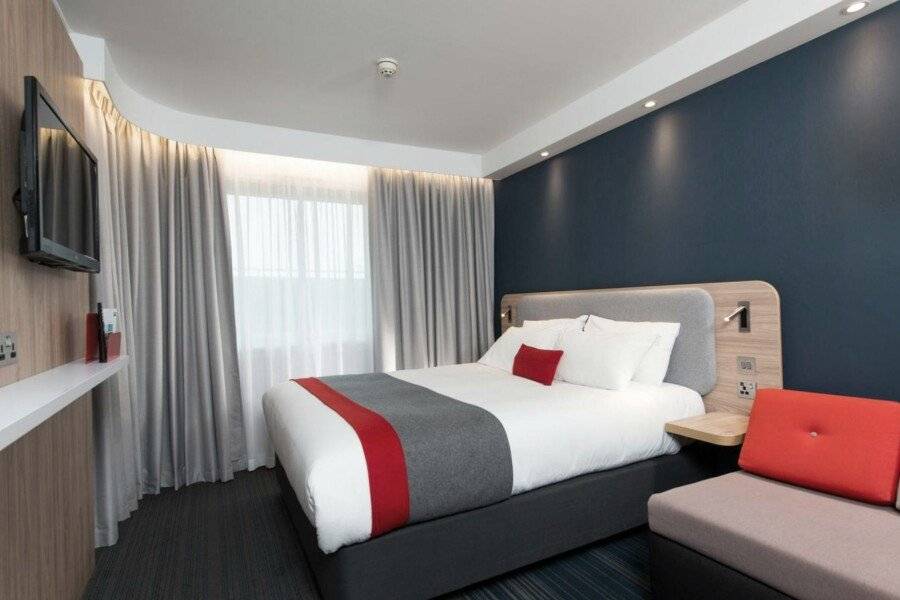 Holiday Inn Express-Hammersmith, an IHG Hotel hotel bedroom