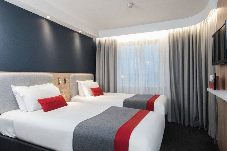 Holiday Inn Express-Hammersmith, an IHG Hotel hotel bedroom