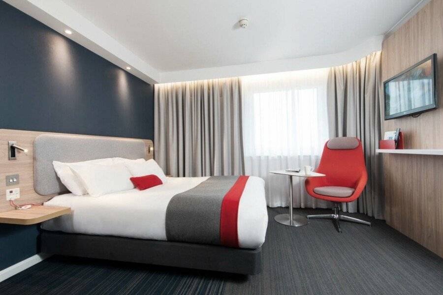 Holiday Inn Express-Hammersmith, an IHG Hotel hotel bedroom