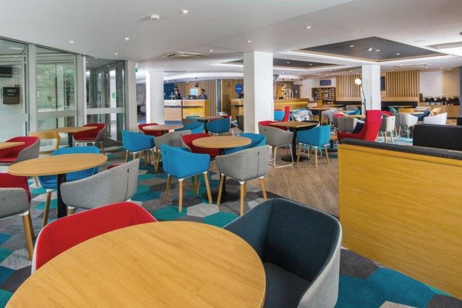 Holiday Inn Express-Hammersmith, an IHG Hotel restaurant,lobby