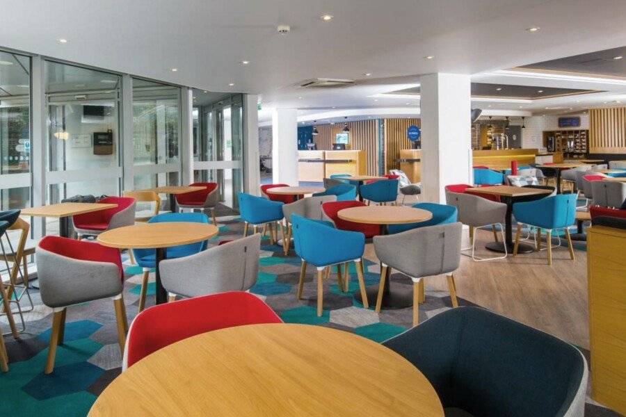 Holiday Inn Express-Hammersmith, an IHG Hotel ,bar,lobby