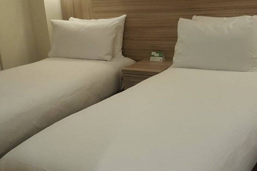 Holiday Inn Kensington High St., an IHG Hotel hotel bedroom