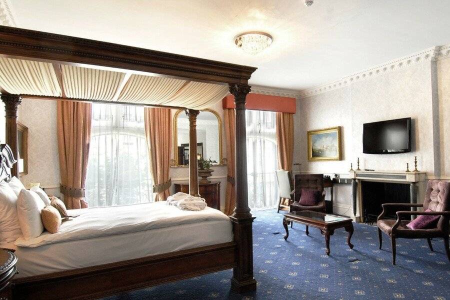 Grand Royale Hyde Park hotel bedroom