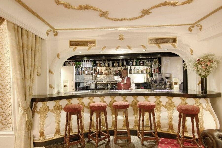 Grand Royale Hyde Park bar