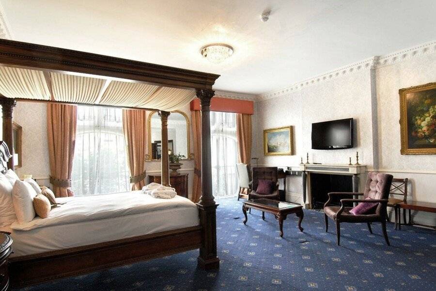 Grand Royale Hyde Park hotel bedroom