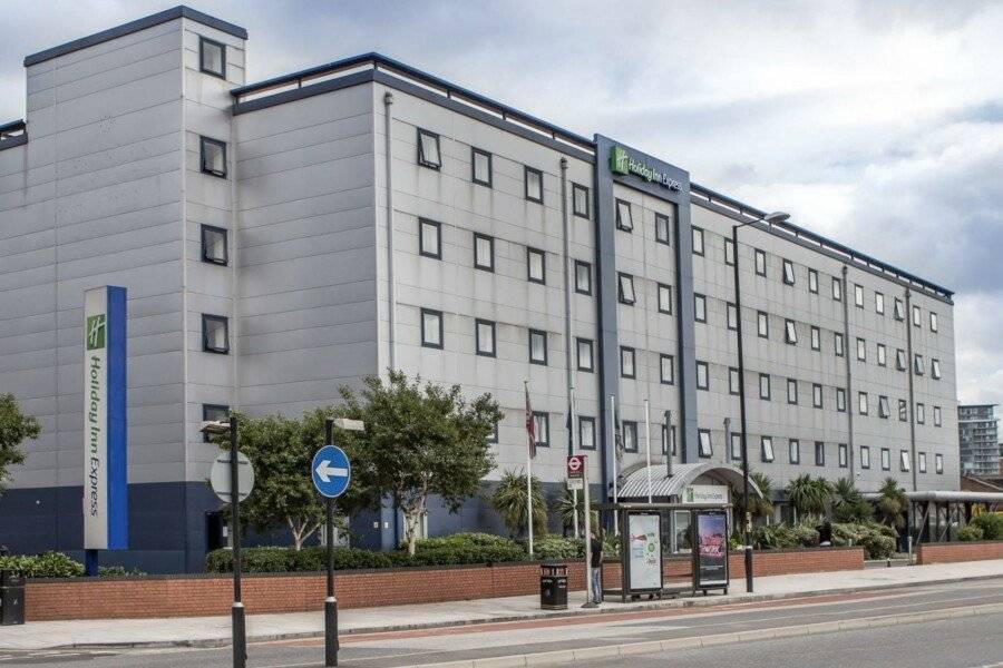 Holiday Inn Express Royal Docks, an IHG Hotel facade