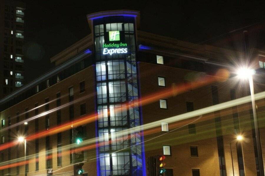 Holiday Inn Express Stratford, an IHG Hotel facade