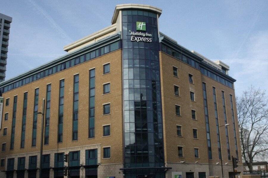 Holiday Inn Express Stratford, an IHG Hotel facade