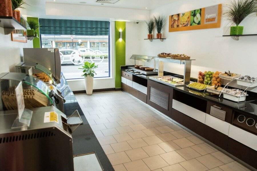 Holiday Inn Express Stratford, an IHG Hotel restaurant