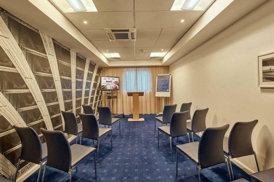 Holiday Inn Express Stratford, an IHG Hotel conference room,meeting room