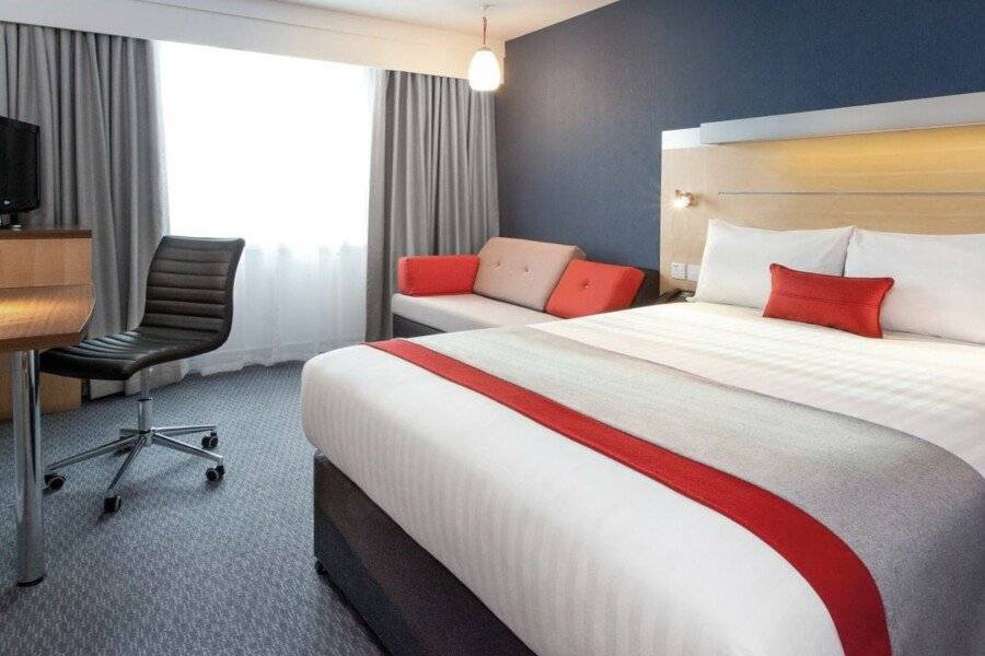 Holiday Inn Express Limehouse, an IHG Hotel hotel bedroom