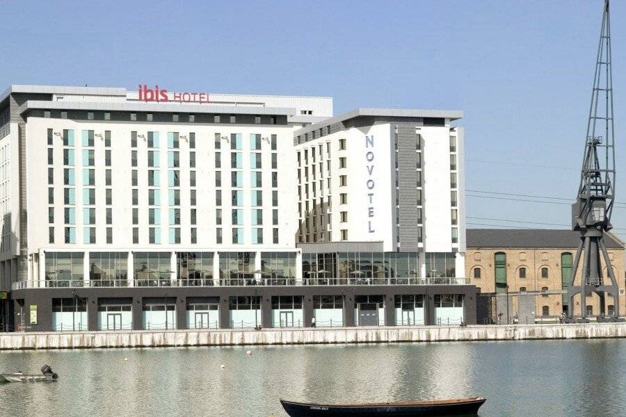 ibis Excel-Docklands facade