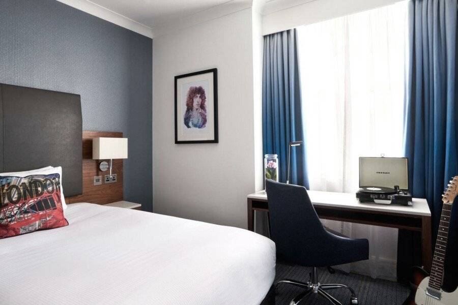 The Cumberland, London hotel bedroom