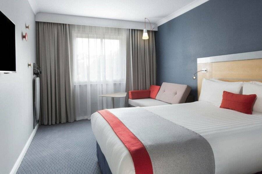 Holiday Inn Express Earls Court, an IHG Hotel hotel bedroom