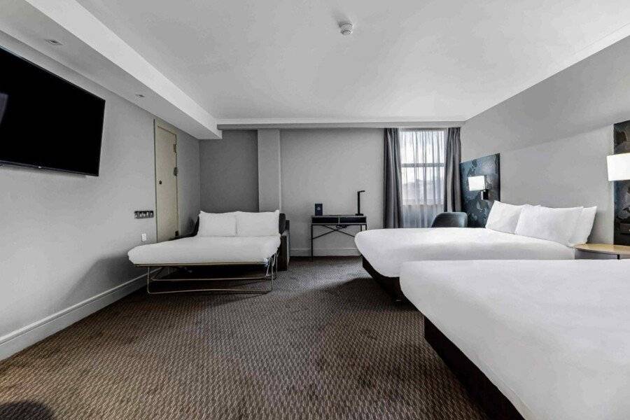 Doubletree By Hilton Kensington hotel bedroom