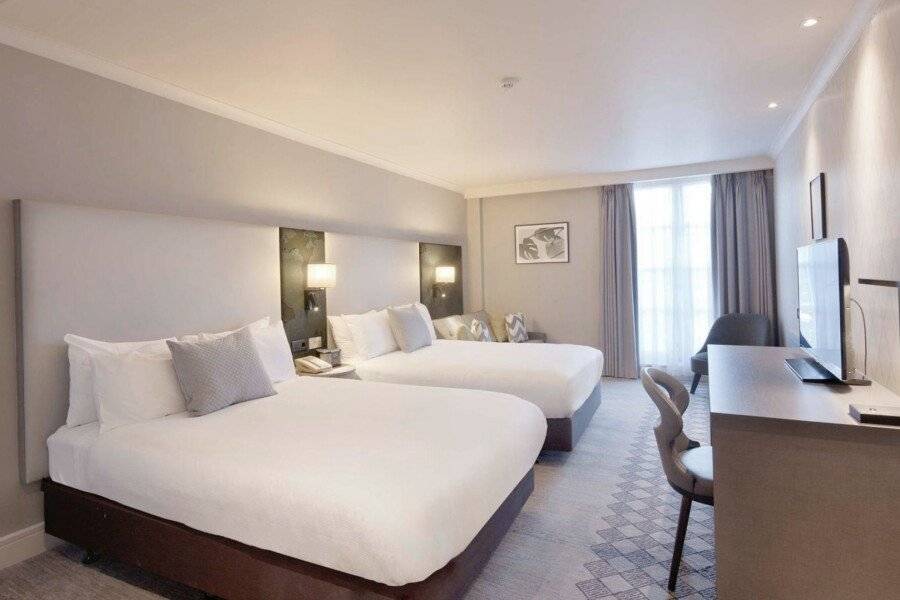 Doubletree By Hilton Kensington hotel bedroom