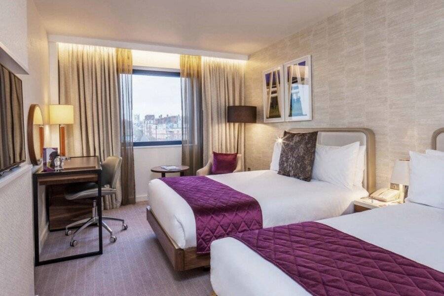 Crowne Plaza Kings Cross, an IHG Hotel hotel bedroom