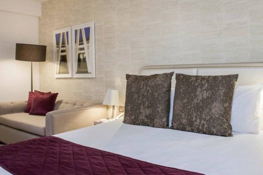 Crowne Plaza Kings Cross, an IHG Hotel hotel bedroom