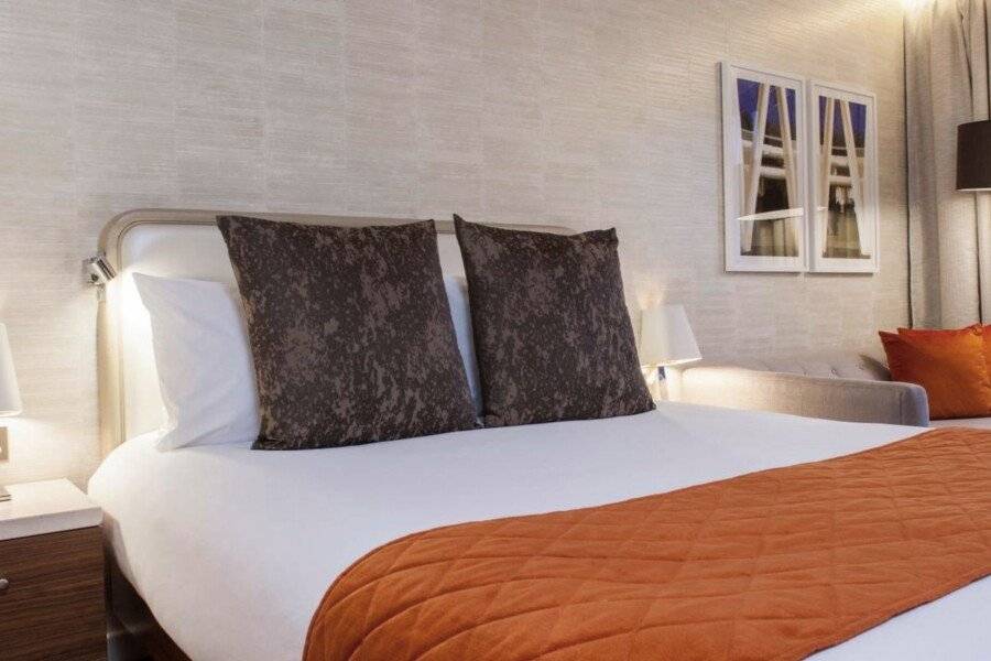 Crowne Plaza Kings Cross, an IHG Hotel hotel bedroom