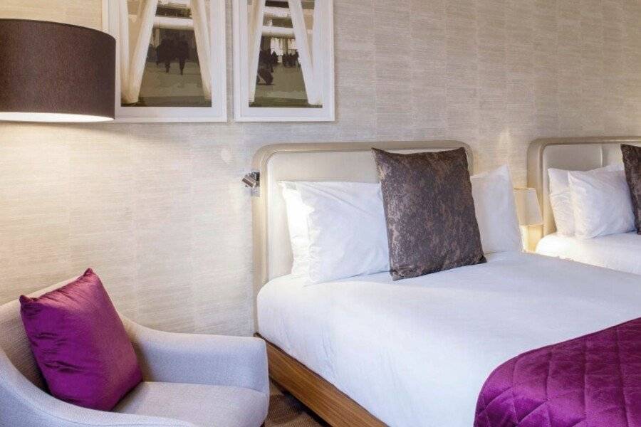 Crowne Plaza Kings Cross, an IHG Hotel hotel bedroom