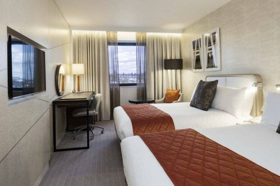 Crowne Plaza Kings Cross, an IHG Hotel hotel bedroom