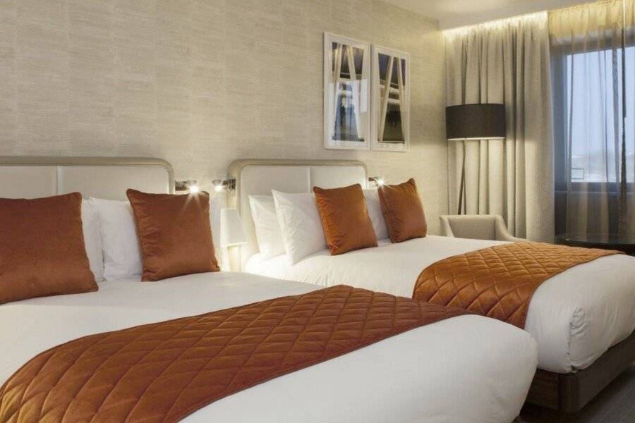 Crowne Plaza Kings Cross, an IHG Hotel hotel bedroom