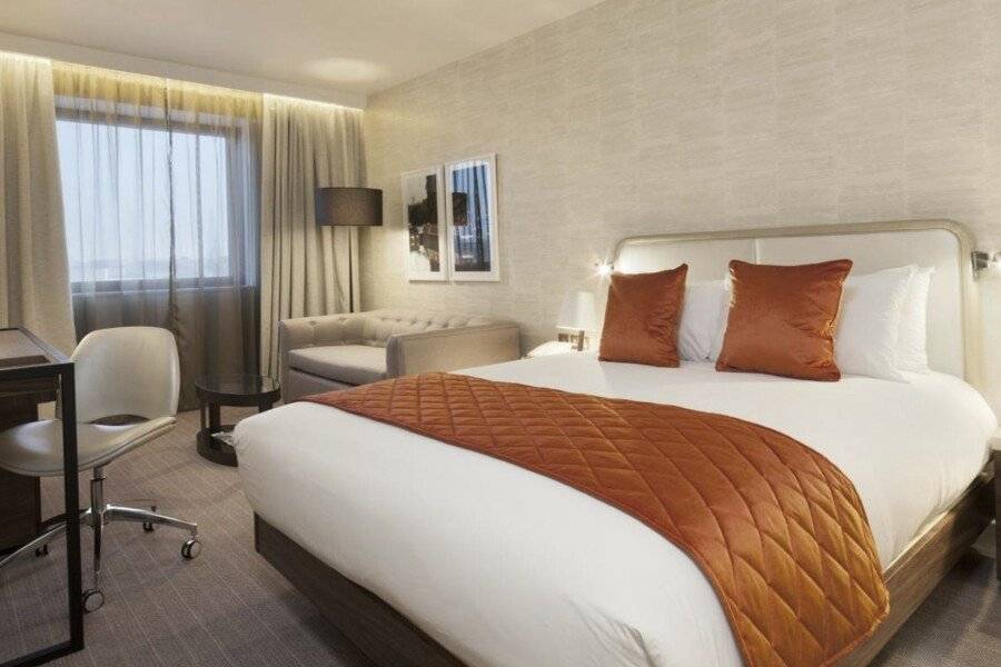 Crowne Plaza Kings Cross, an IHG Hotel hotel bedroom