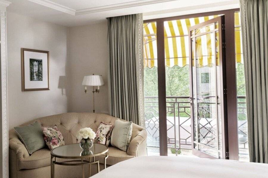 The Dorchester - Dorchester Collection hotel bedroom,balcony