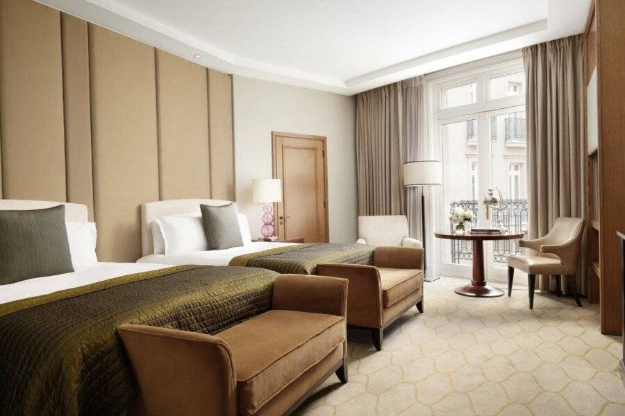 Corinthia hotel bedroom